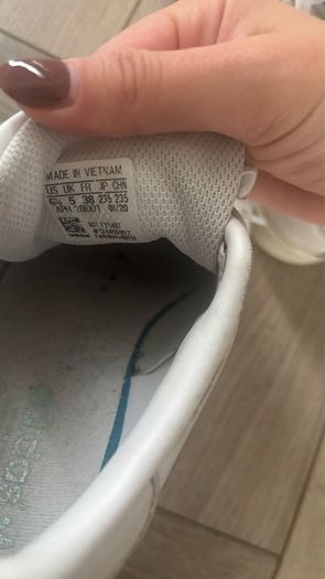 e: [Free] Adidas Stan Smith Sneakers (Size UK5)