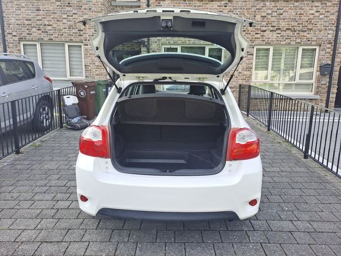 Toyota Auris  Hybrid T-Siprit Cvt