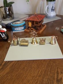 Collection of 5 small ornaments