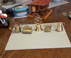 Collection of 5 small ornaments
