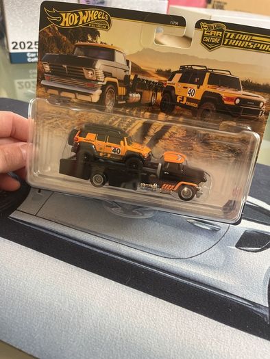 Hot wheels Team Transport Toyota FJ Cruiser with Horizon Hauler #81