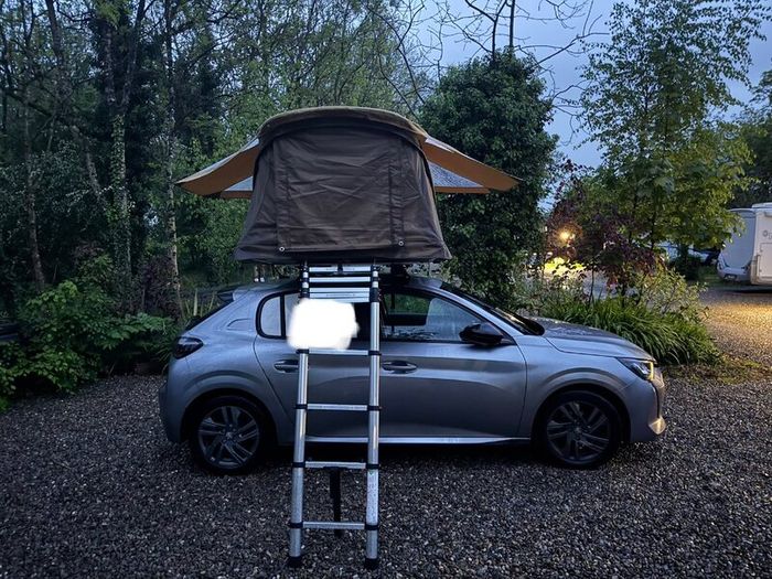 Thule Approach Rooftop Tent  Like New + (2) Bonus