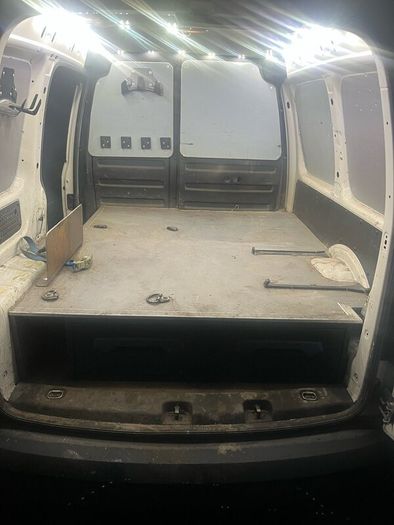 VW Caddy 160k km - Repairable/ breaking + shelving