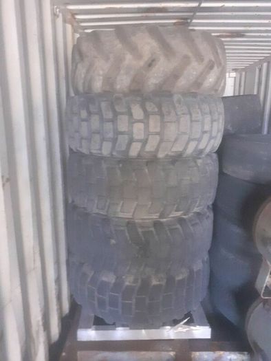 JCB 412 wheels & tyres x 4