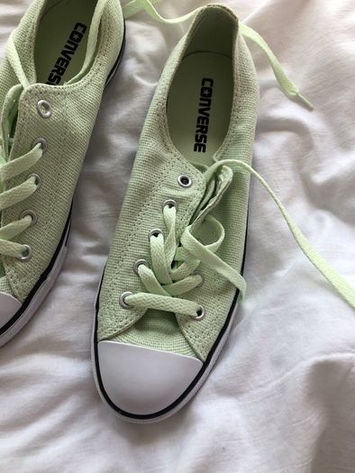 Converse canvas shoes size 5