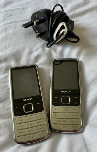 Nokia 6700 x 2