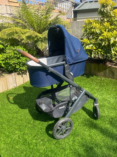Uppa Baby Vista V2 Toddler/Newborn Bundle