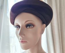 Vintage 1960s 1970s Kangol ladies chocolate brown beret hat