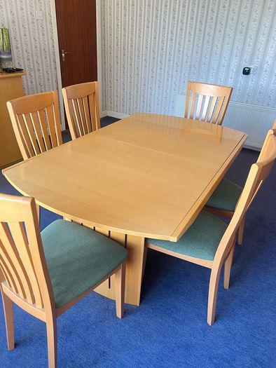 8-10 Oak Veneer Dining Table + 6 chairs