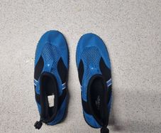 Swim Aqua shoes size 3