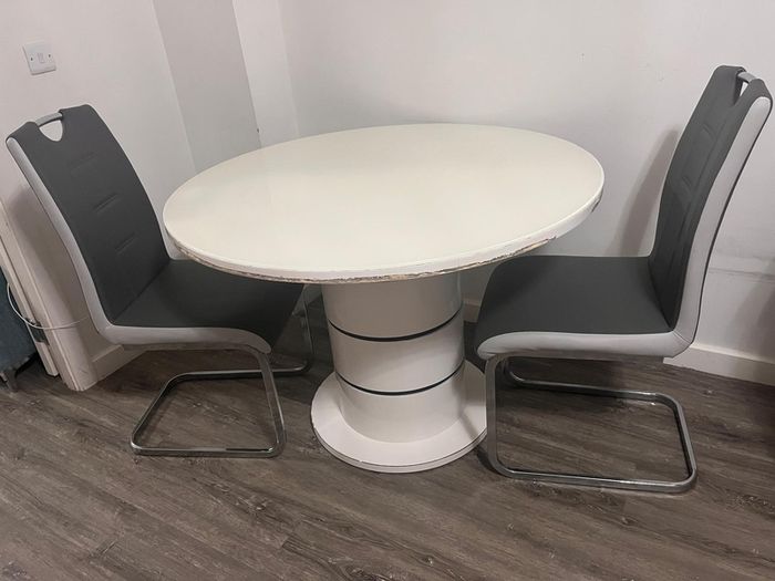 Round Dining Table with 2 Chairs