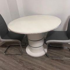 Round Dining Table with 2 Chairs