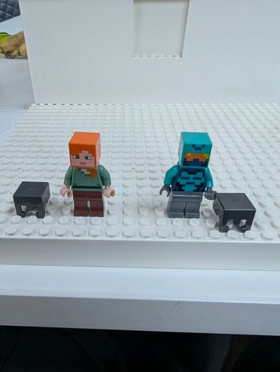 100% Lego Minecraft Mini Figures