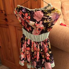 River island size small dress