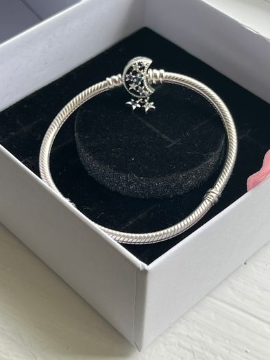 Pandora Moments Sparkling Moon clasp snake