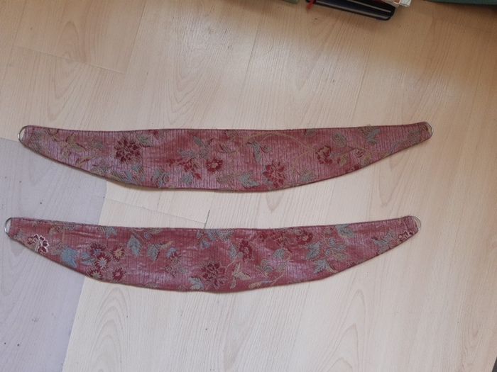 curtains, red/ long