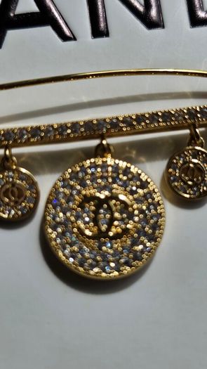 Brooch-pin Chanel (uniform)