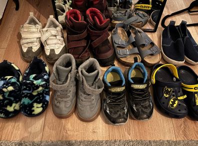boy's shoes size 25