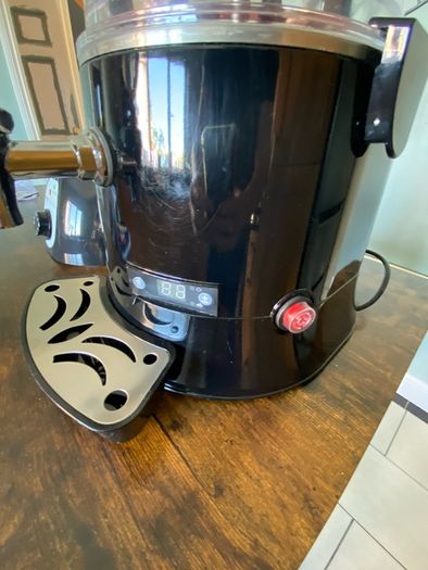Hot chocolate dispenser