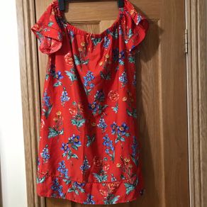 Summer dress, can be worn on or off shoulder Size 16