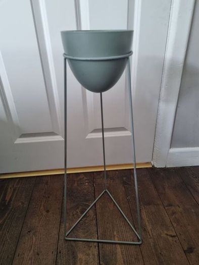 Plant stand