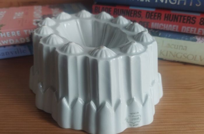 Fabulous Antique Highly Collectable Edwardian Art Deco Ironstone Jelly/Blancmange Mould, by Shelley, in the Savoy (Oval, Cream Centre) Shape, Size Large, Circa 1916 to 1925, Named After the Savoy Hotel in London