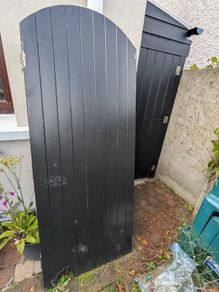 Side gate