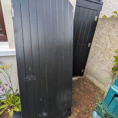 Side gate