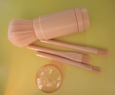 Portable makeup brush