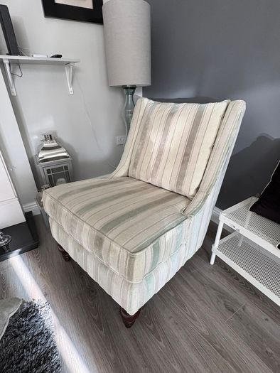 Striped accent chair - excellent condition