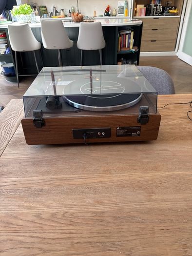 1 by One record player