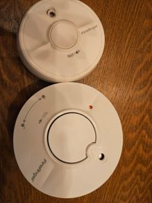 Smoke alarm x 2