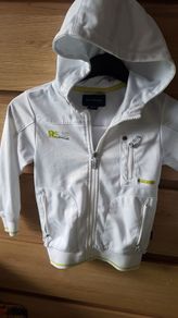Reserved white hoodie size 4/5 yeare barely worn