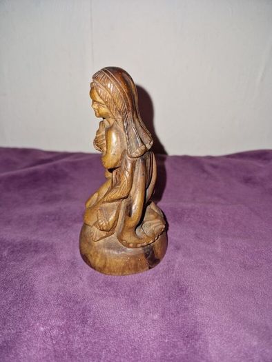 Carved praying lady statue
