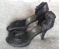 Pretty black dressy heels