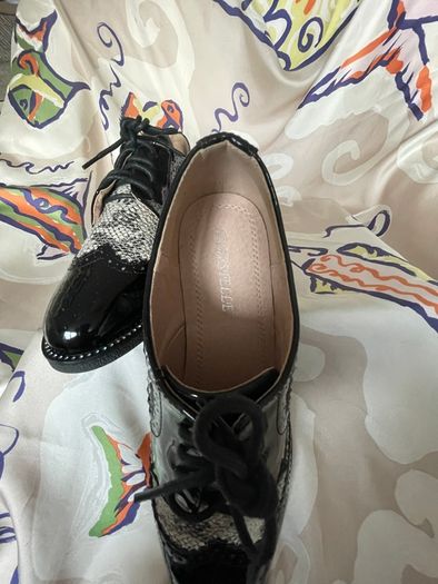 BESTELLE Leather Brogue Flats