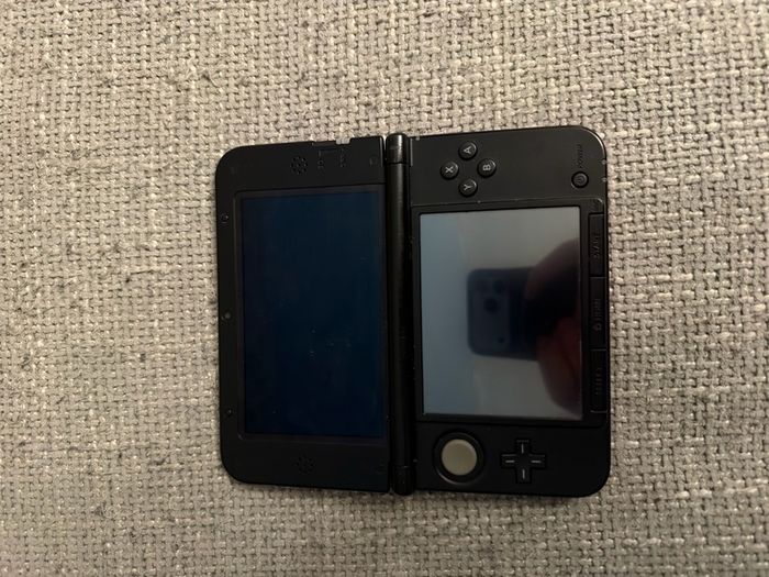 Nintendo 3DS XL Red