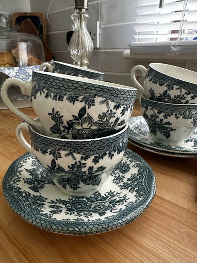 Vintage cup set