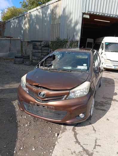 Breaking Toyota vitz 2014 petrol