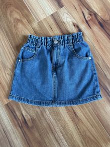 Girls denim skirt age 6-7 excellent condition!