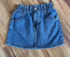 Girls denim skirt age 6-7 excellent condition!