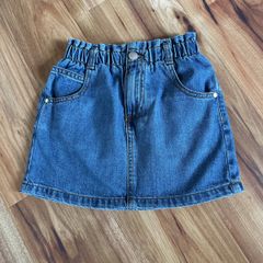 Girls denim skirt age 6-7 excellent condition!