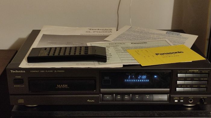 TECHNICS SL-PG200A,CD player. Remote,manuals,full cleaned.