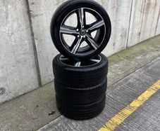 Genuine Volvo R Design Ixion 17" Alloys & Tyres