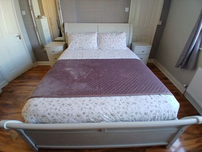 King Sleigh Bed matching lockers & chest of drawers