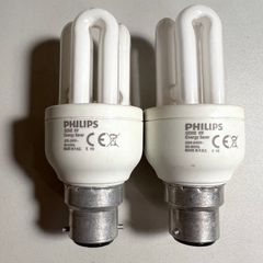 2x Philips Genie 8 W CFL bulbs