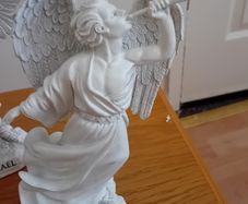 arch angel gabriel statue