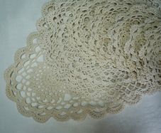 Vintage crochet centrepiece, place mats, coasters