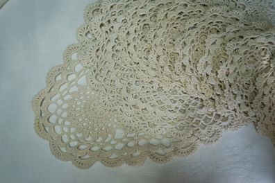 Vintage crochet centrepiece, place mats, coasters