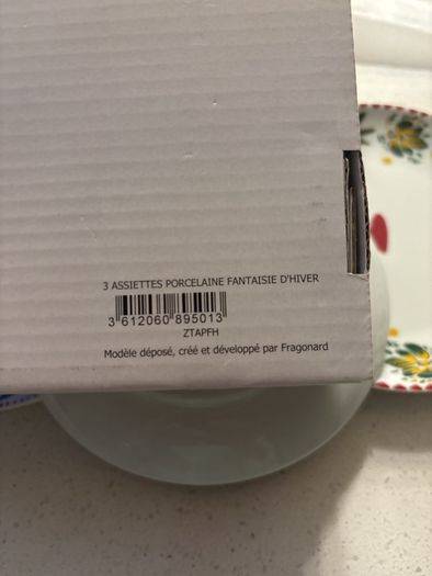 Fragonard Parfumeur Made in France Brand New Boxed set of small plates ( 3 ) 15 cm diameter